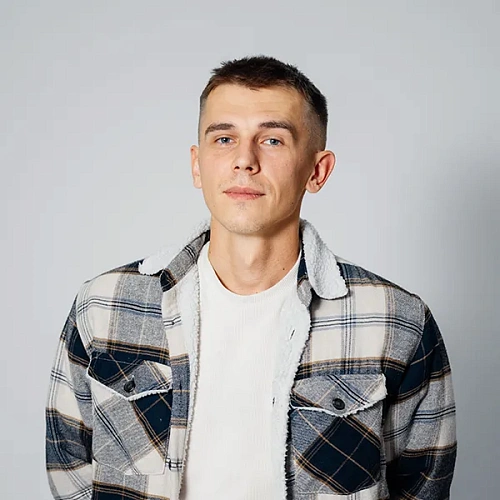 Илья Овчаренко