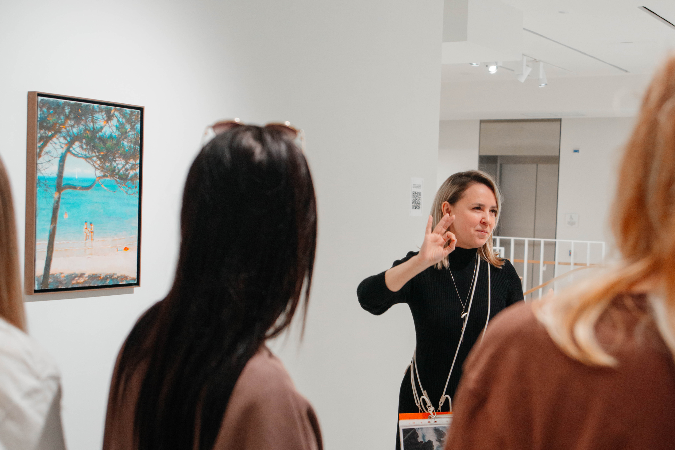 Экскурсия на русском жестовом языке по выставке «Самое красивое место, где я когда-либо был»